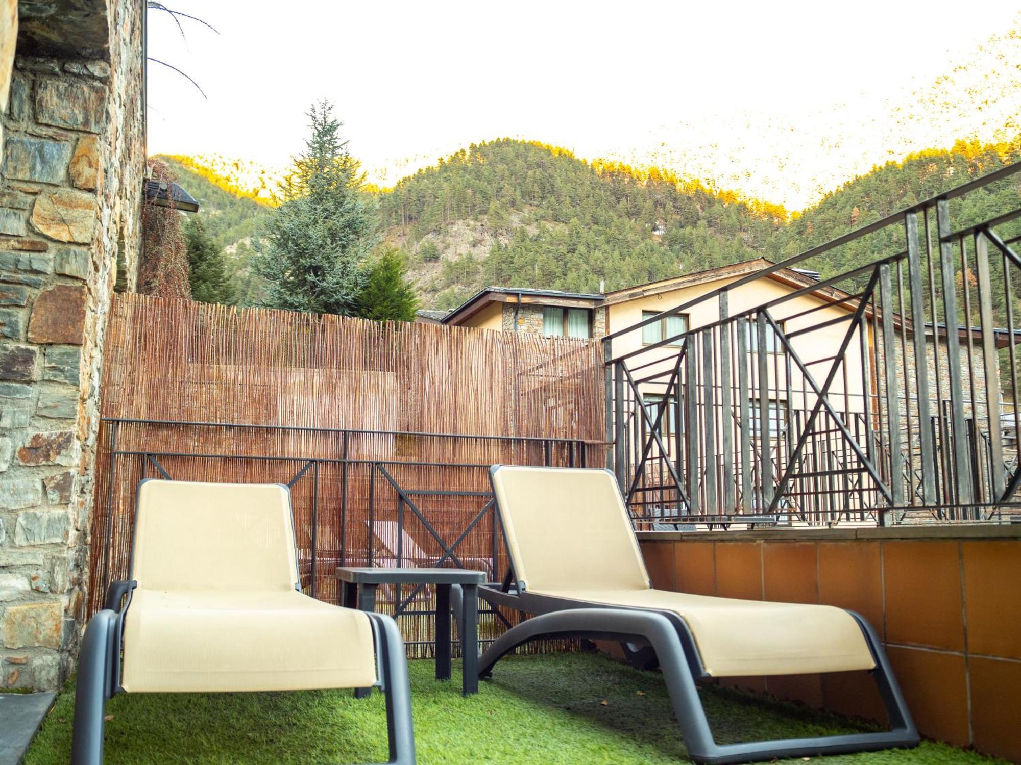 Hotel Princesa Parc Excellence Arinsal Exterior foto A balcony in the Alps