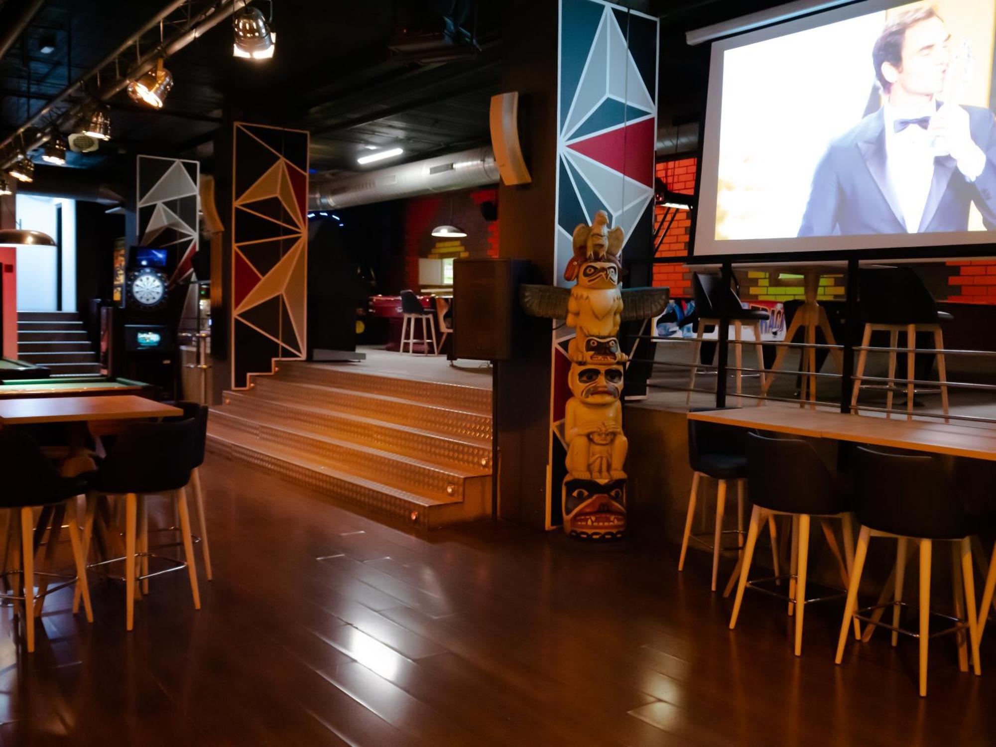 Hotel Princesa Parc Excellence Arinsal Exterior foto The interior of a typical karaoke box
