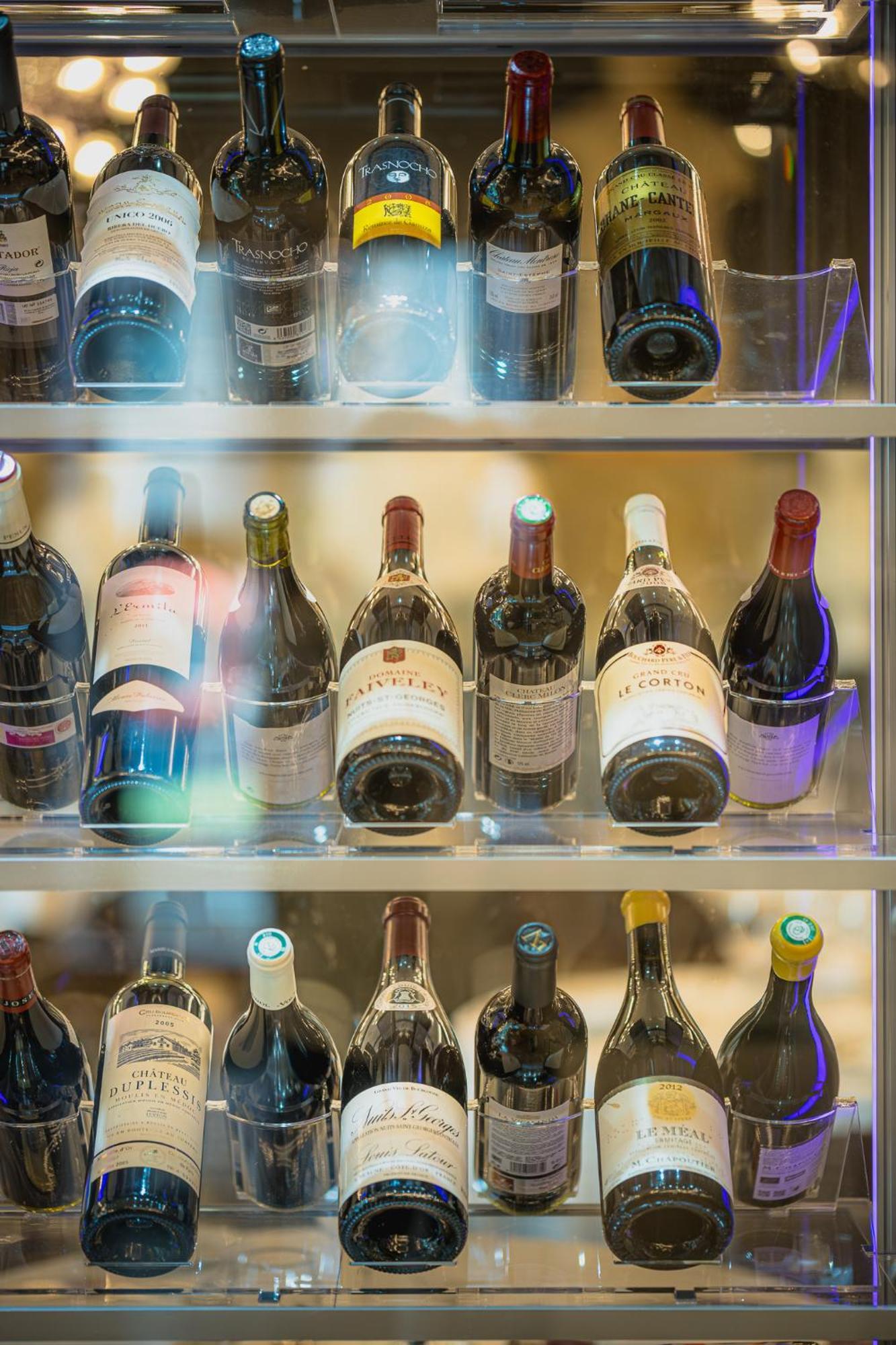 Hotel Princesa Parc Excellence Arinsal Exterior foto Wine bottles in a wine cooler